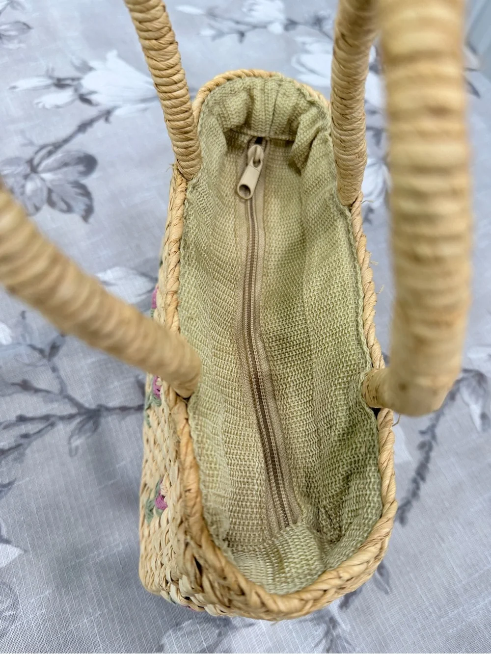 Vintage Style Corn Husk Woven Basket Purse Embroidered Tulip Floral Tote